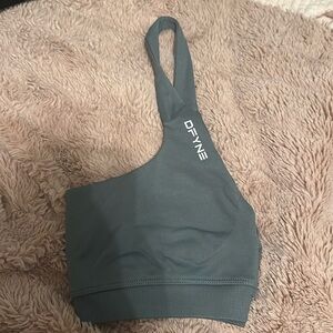 Dfyne halter bra